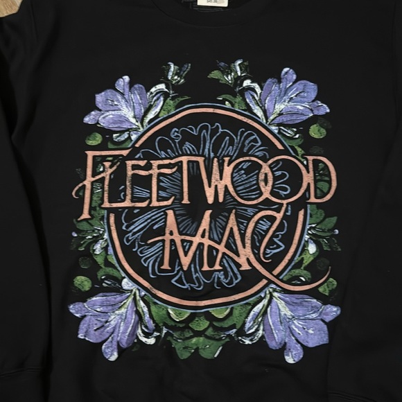 JCPenney Black Fleetwood Mac Graphic Sweatshirt! - Picture 2 of 3